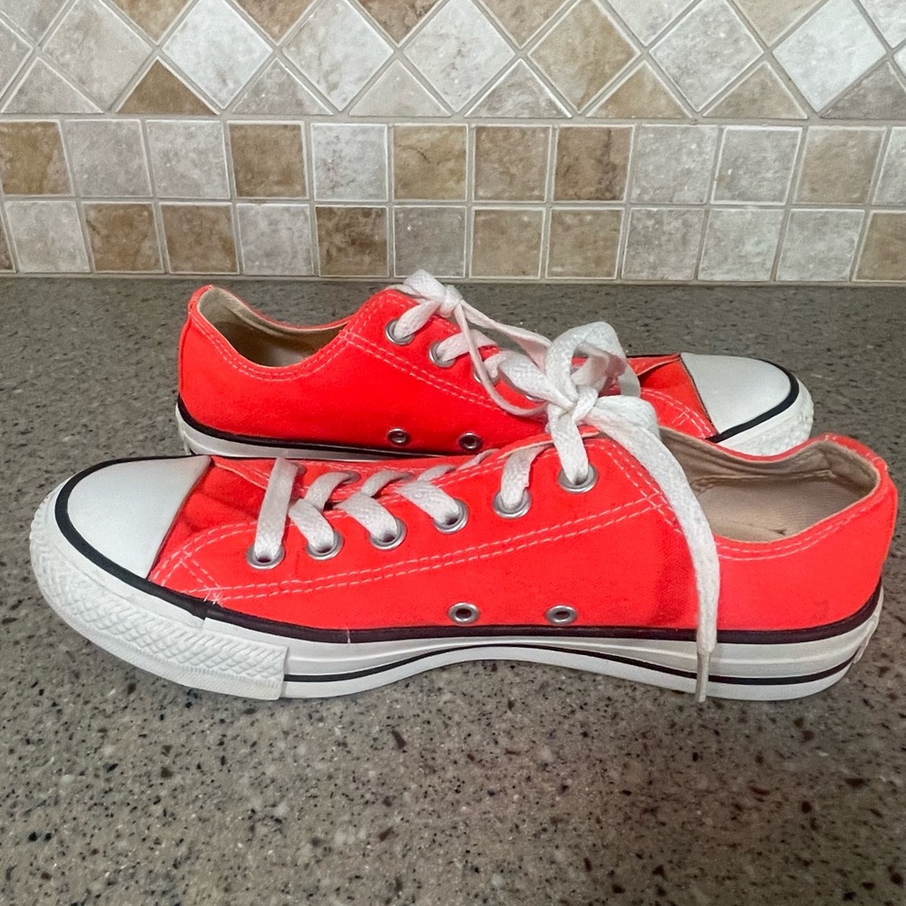Converse Fiery Coral All Star Chuck Taylor Low Top Sneakers Women’s 7 Men’s 5 - Picture 4 of 9
